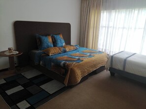 4 dormitorios, tabla de planchar con plancha, Internet y ropa de cama