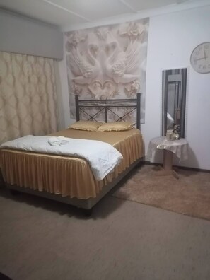 4 habitaciones, tabla de planchar con plancha, internet y ropa de cama 