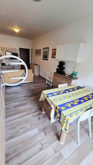 Interior - Charming Central Apartment Near Lake Maggiore in Arona (Arona)