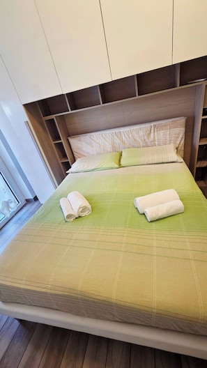 Iron/ironing board, Internet, bed sheets - Charming Central Apartment Near Lake Maggiore in Arona (Arona)