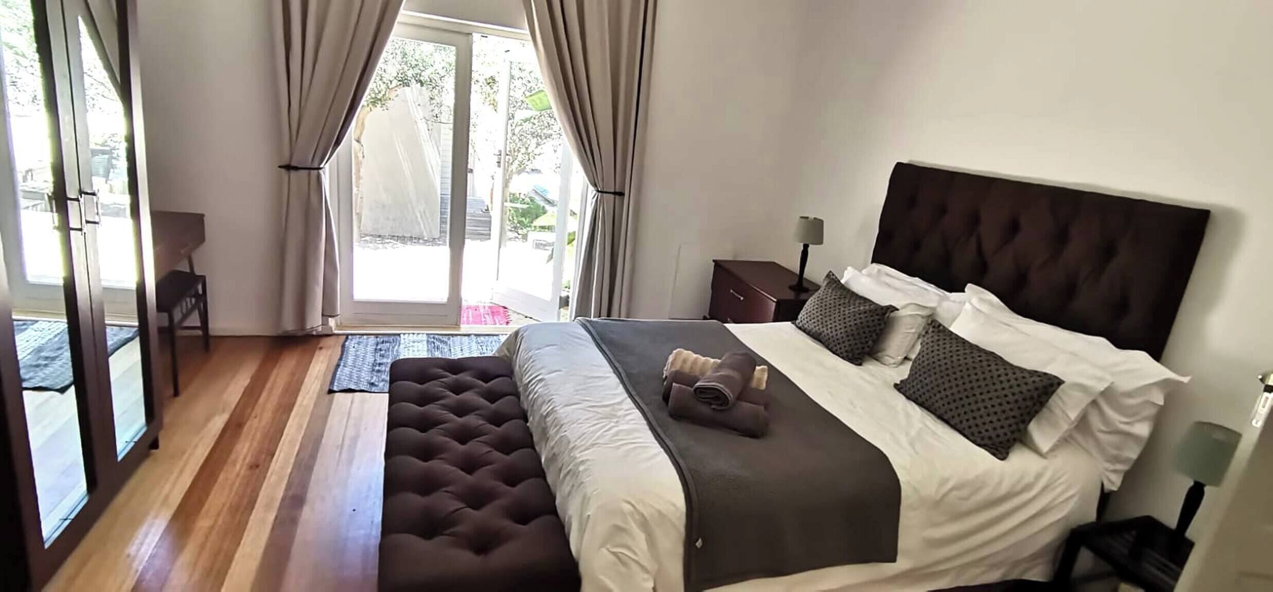 4 bedrooms, iron/ironing board, Internet, bed sheets