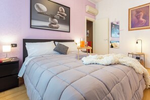 Schreibtisch, Bügeleisen/Bügelbrett, Reisekinderbett, kostenloses WLAN