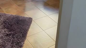 Ducha, secador de pelo, toallas