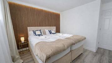 5 Schlafzimmer, Bügeleisen/Bügelbrett, kostenloses WLAN, Bettwäsche