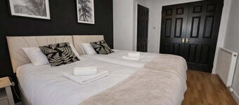 Modern and Clean Glenrothes 5 Bedrom with Garden & Parking & Netflix | Sleeps 8