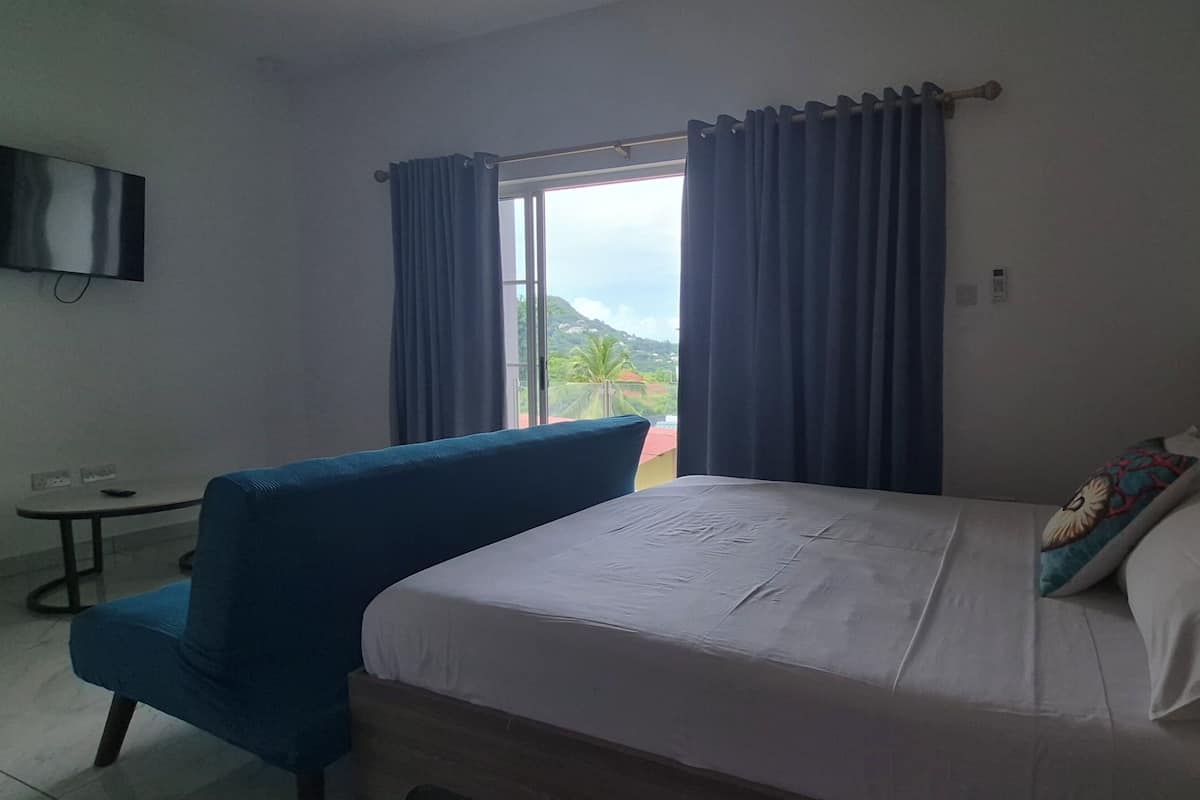 Appartement, vue sur la mer | Coffre-fort pour ordinateur portable, bureau