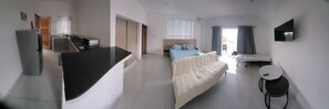 公寓, 海景 | 房內夾萬、書桌、手提電腦工作空間、遮光窗簾/窗簾