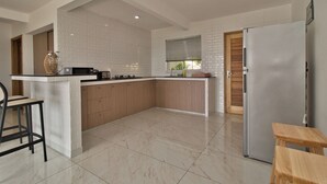 Studio Suite, đối diện biển | Bếp riêng | Tủ lạnh, lò vi sóng, lò nướng, bếp nấu 
