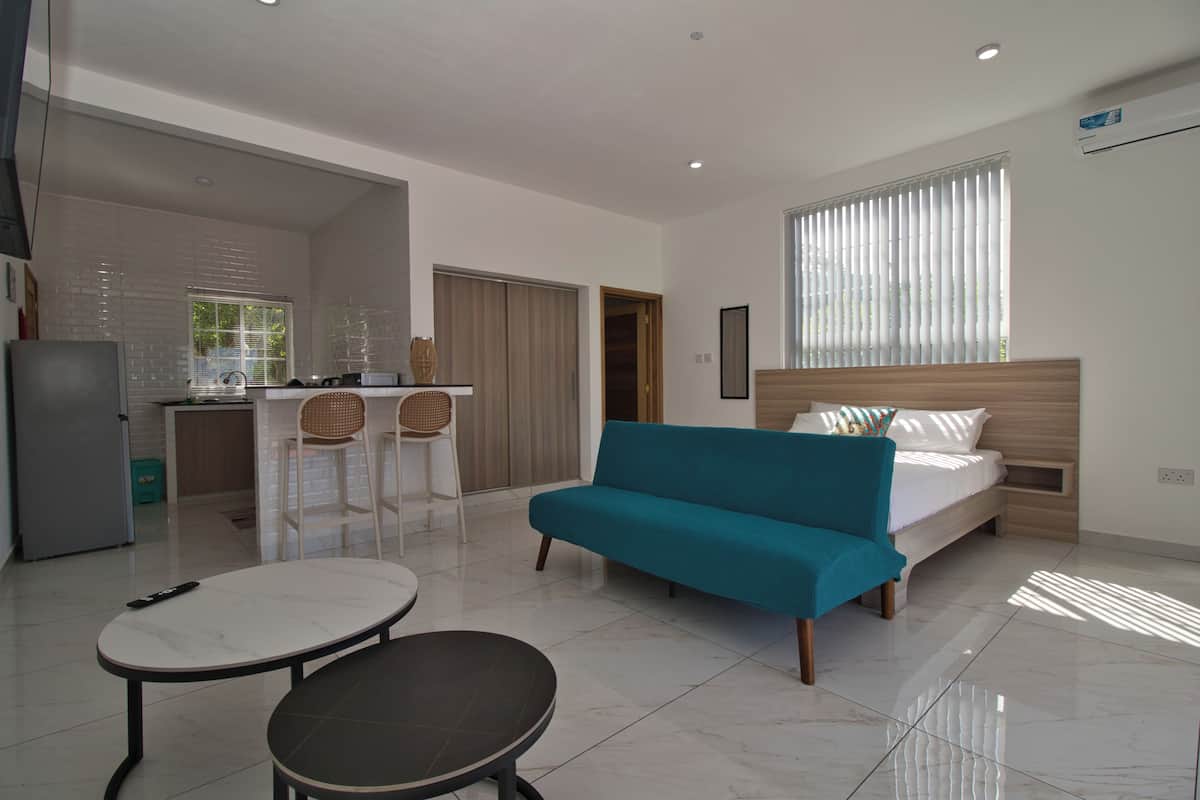 Suite monolocale, vista mare | Area soggiorno