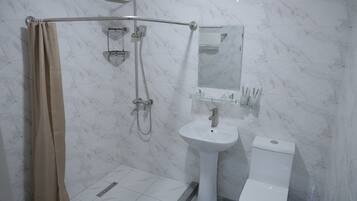 Standard Quadruple Room, City View | Bathroom | Hair dryer, towels, soap, shampoo