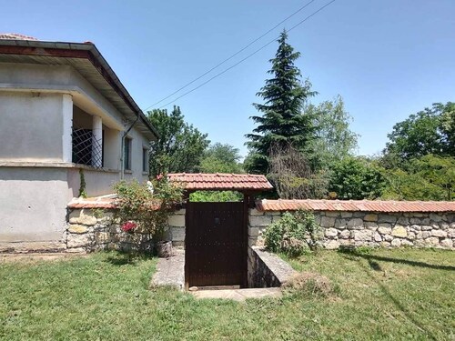 Tranquil 3-bedroom house with amazing garden in charming Malko Tranovo