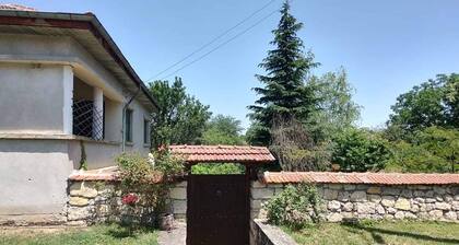 Tranquil 3-bedroom house with amazing garden in charming Malko Tranovo
