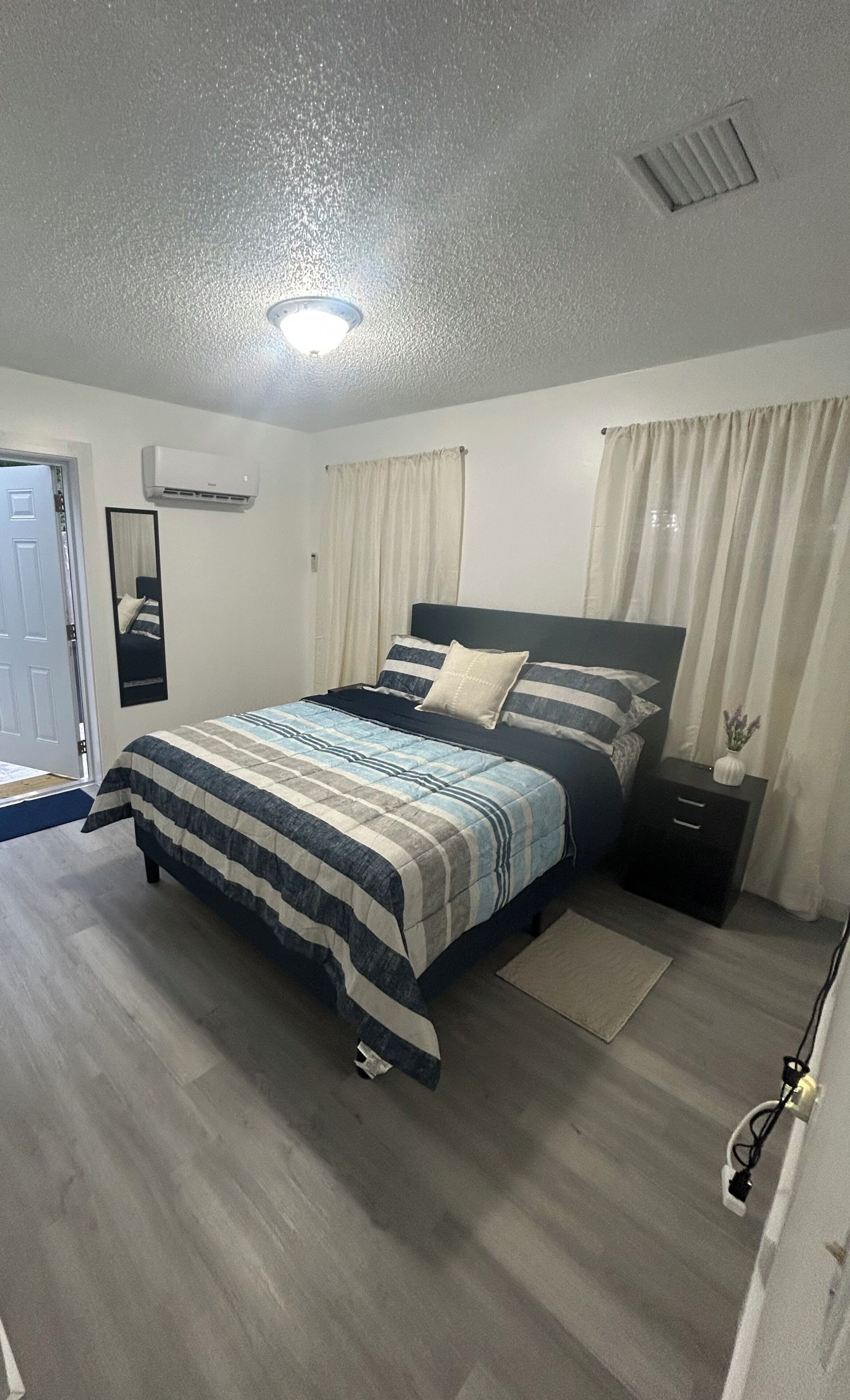 1 dormitorio, tabla de planchar con plancha, wifi gratis y ropa de cama