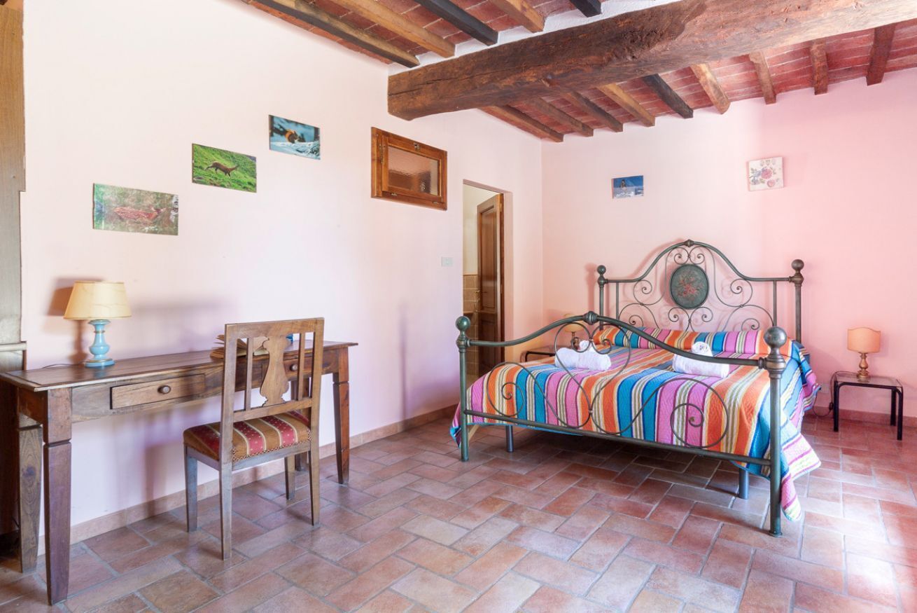 8 bedrooms, free WiFi, bed sheets