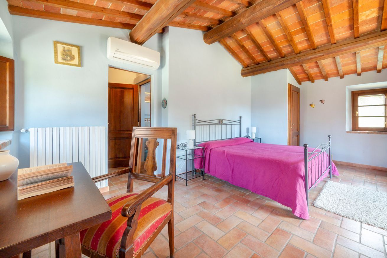 8 bedrooms, free WiFi, bed sheets