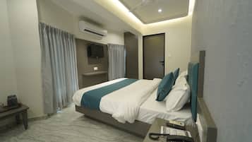 Basic Room, 1 King Bed, City View
