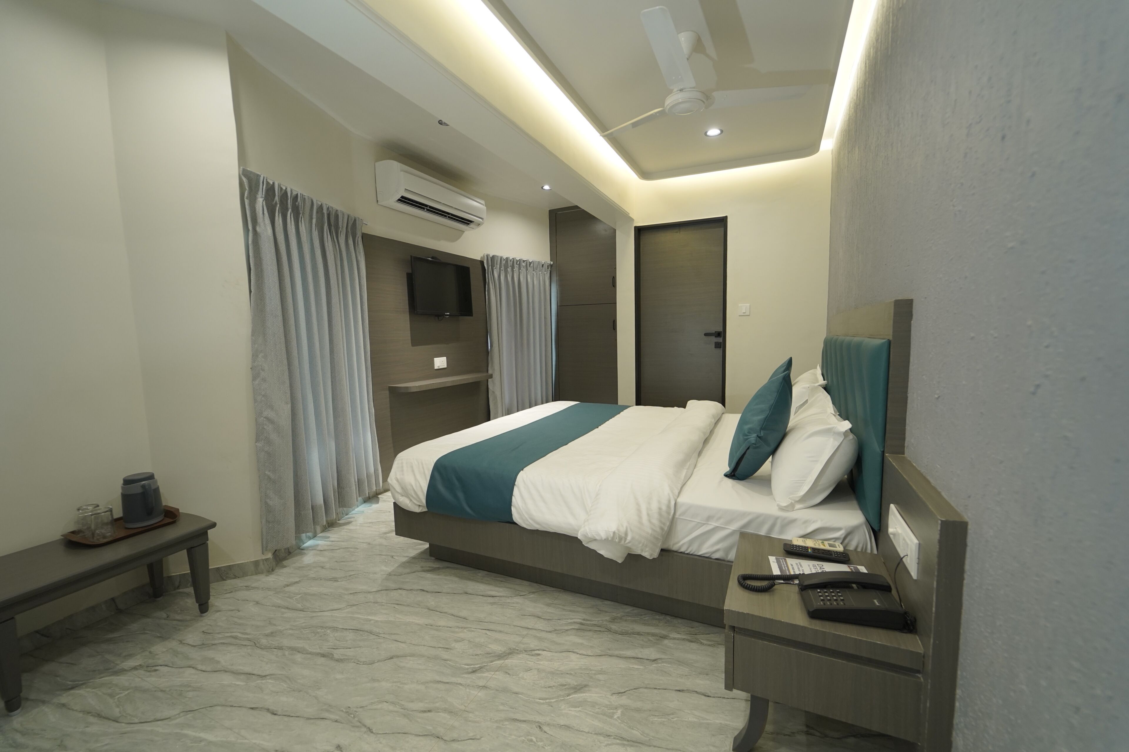 Basic Room, 1 King Bed, City View