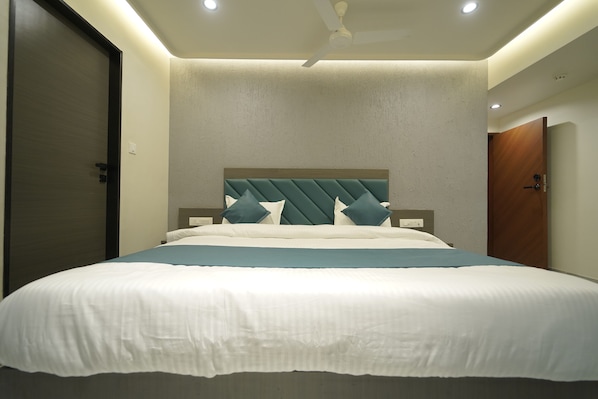 Basic Room, 1 King Bed, City View - Hotel Repose (Vadodara)