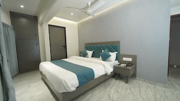 Basic Room, 1 King Bed, City View