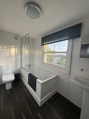 Handtücher, Seife, Shampoo, Toilettenpapier