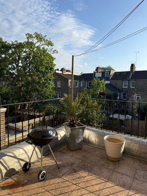 Terrace/patio - Bright 2-Bedroom Apartment in Fulham with Terrace (London)