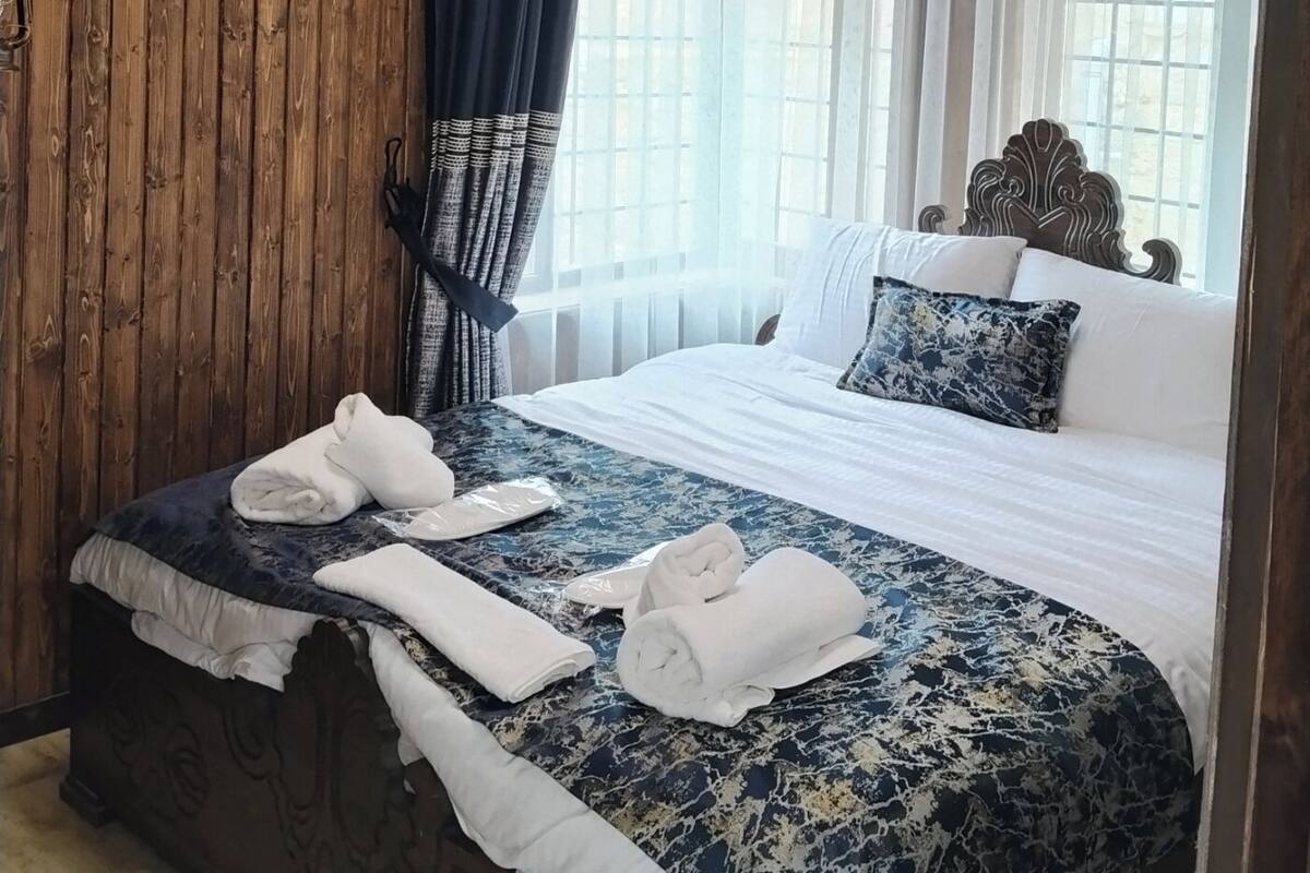 Comfort Room, City View