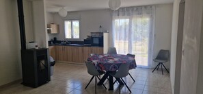 Dining - Vrbo Property (Arvert)