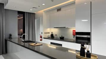 Refrigerador, microondas, horno y lavavajillas