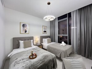 In-room safe, iron/ironing board, free WiFi, bed sheets - Modern Family Retreat w/ Dubai Skyline Views (Dubai)