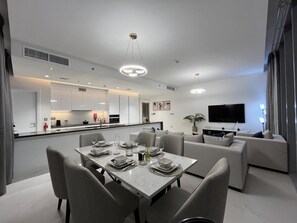 Dining - Modern Family Retreat w/ Dubai Skyline Views (Dubai)