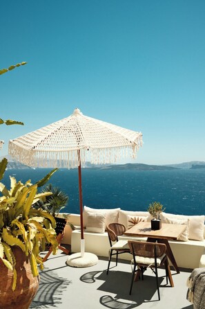 Signature Suite with Indoor Hot Tub | Ulkoruokailutilat