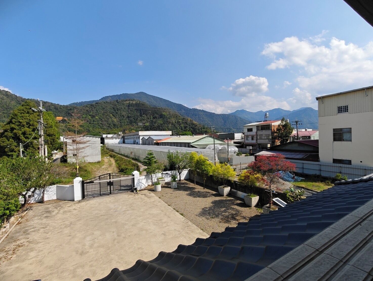 Habitación cuádruple Confort, vista a la montaña | Escritorio, espacio para trabajar con laptop y wifi gratis 