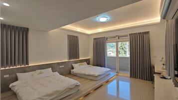 Comfort Quadruple Room, Mountain View | Desk, laptop workspace, WiFi (free), bed sheets