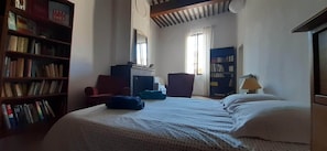 4 Schlafzimmer, Bügeleisen/Bügelbrett, Bettwäsche