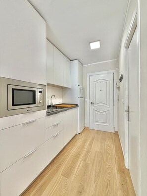 Fridge, microwave, dishwasher, coffee/tea maker - TERRASOL EL CISNE TORRE DEL MAR (Torre del Mar)