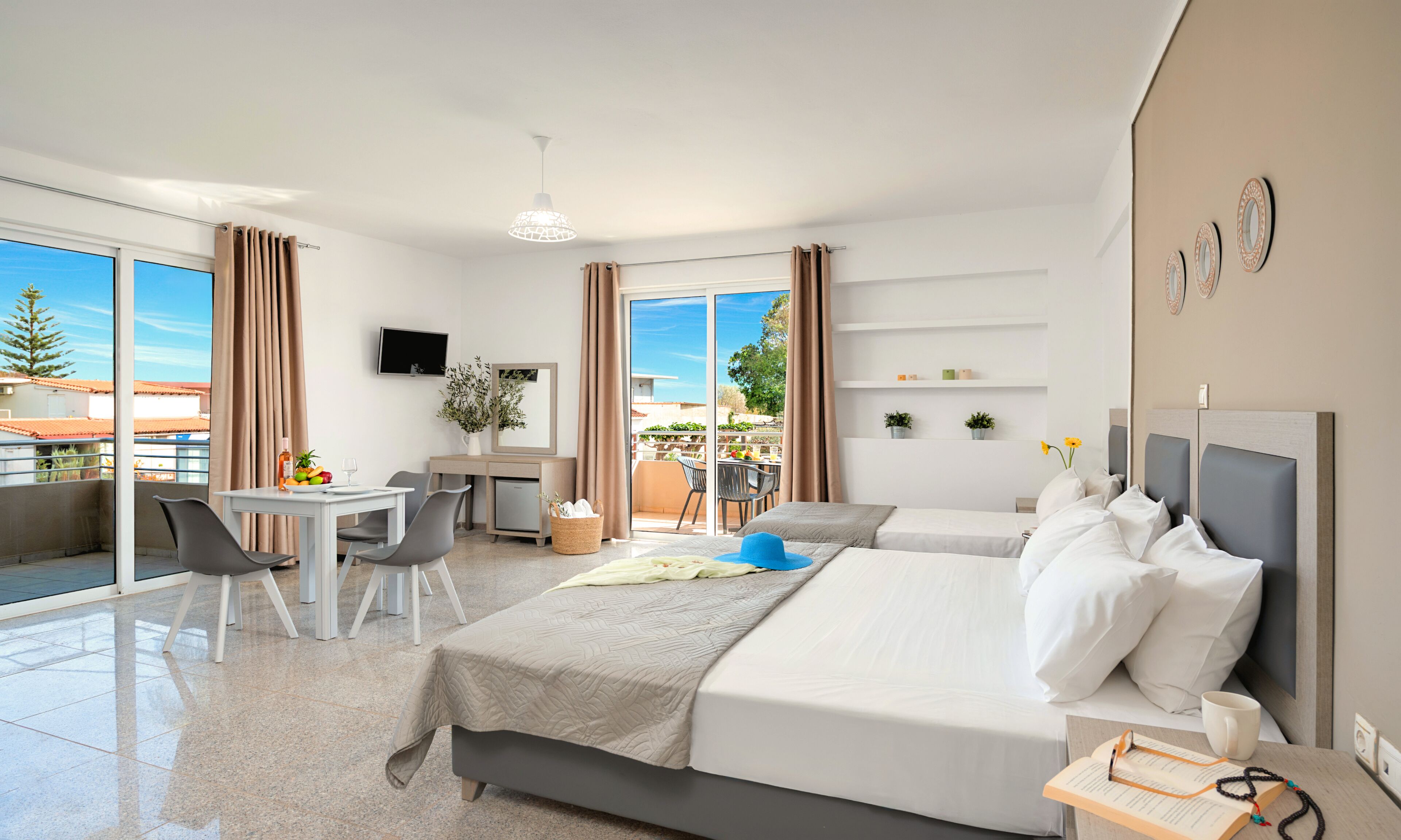 Studio, Balcony, Courtyard View | In-room safe, iron/ironing board, free WiFi