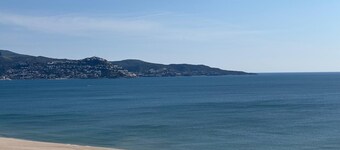 Splendid apartment with sea view 50m from the beach with snack restaurant
