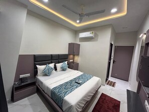 WiFi - Fantastic Primium 7-bedroom hotel with AC in charming Ahmedabad (Ahmedabad)