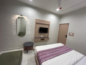 WiFi - Fantastic Primium 7-bedroom hotel with AC in charming Ahmedabad (Ahmedabad)