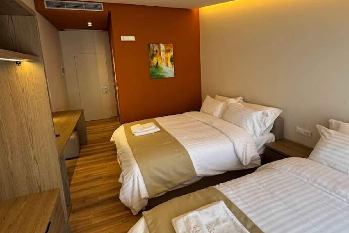 In-room safe, desk, soundproofing, free WiFi