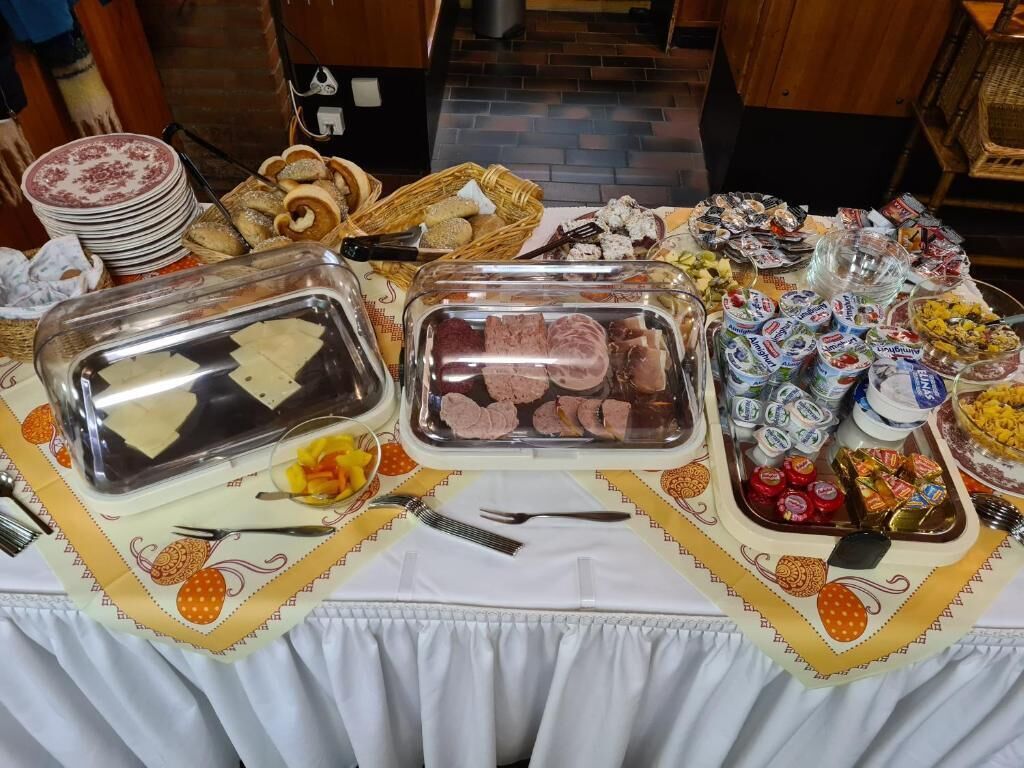 Daily buffet breakfast for a fee