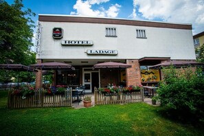 Ulkoruokailutilat