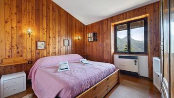 2 bedrooms, WiFi, bed sheets, wheelchair access