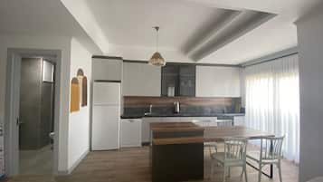 Dupleks Keluarga, balkon, pemandangan laut | Tempat makan