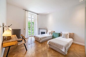 Bügeleisen/Bügelbrett, Reisekinderbett, WLAN, Bettwäsche