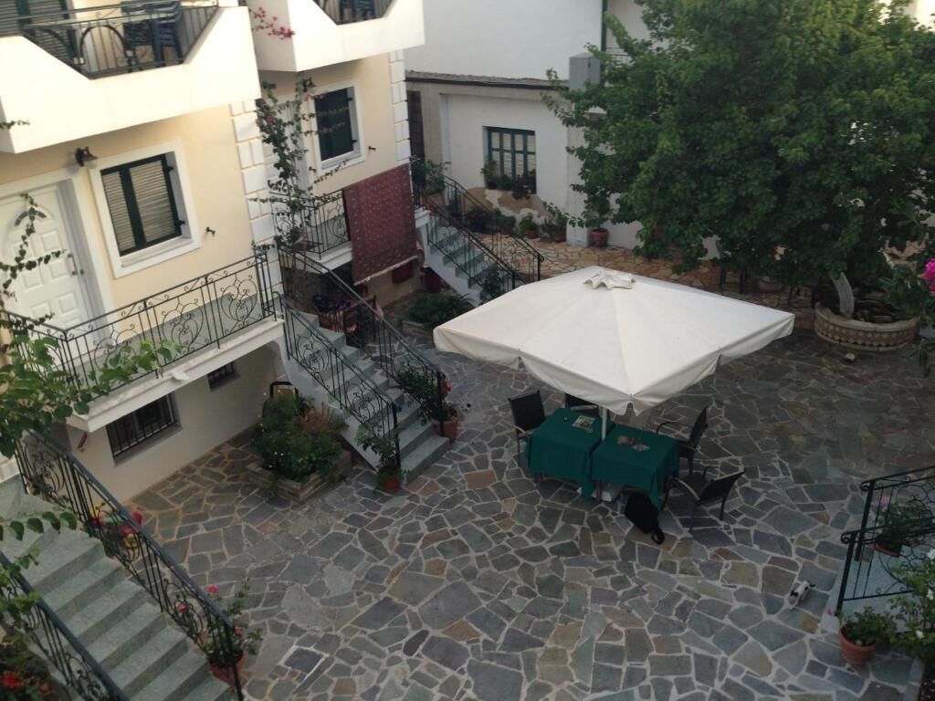 Apartamento, balcón, vistas a la ciudad | Restaurante al aire libre