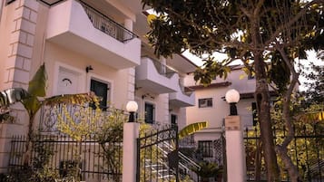 Apartamento, balcón, vistas a la ciudad | Exterior