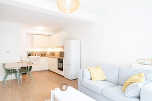 TV - Apartment "Near the Port" with Shared Terrace, Private Garden and Wi-Fi (Capbreton)