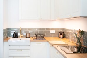 Fridge, microwave, oven, stovetop - Apartment "Near the Port" with Shared Terrace, Private Garden and Wi-Fi (Capbreton)