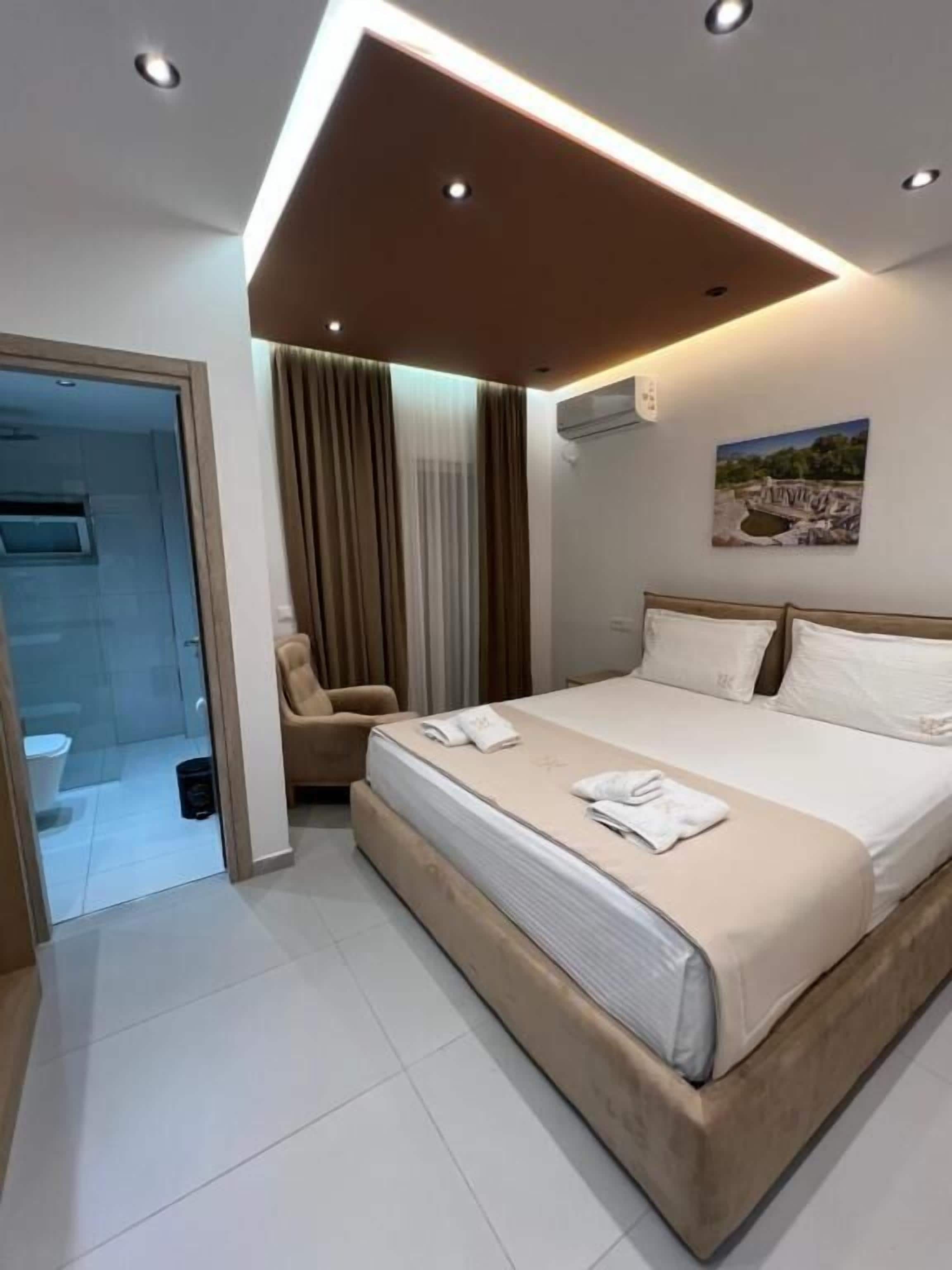 Deluxe Double Room, Balcony, Sea View | Free WiFi, bed sheets